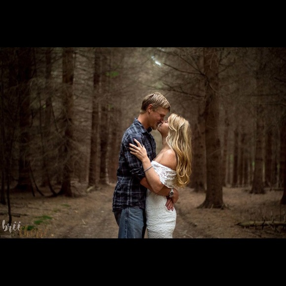 Off the shoulders white, lace dress - Picture 3 of 6